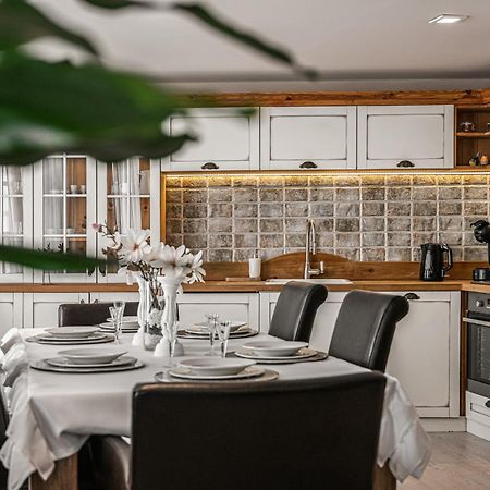 Luxurious And Royal Apartment In The Old Town 布拉迪斯拉发 外观 照片