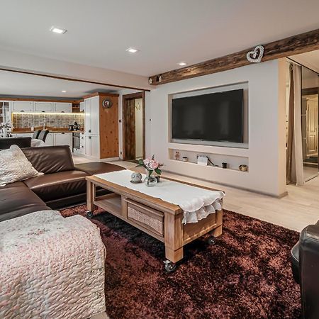 Luxurious And Royal Apartment In The Old Town 布拉迪斯拉发 外观 照片