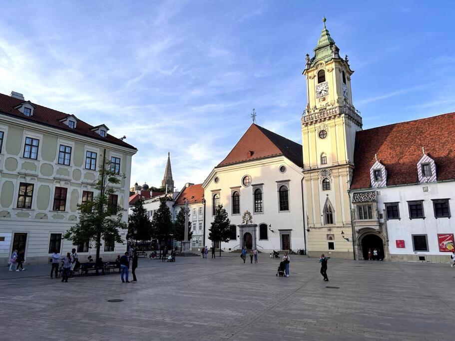 Luxurious And Royal Apartment In The Old Town 布拉迪斯拉发 外观 照片