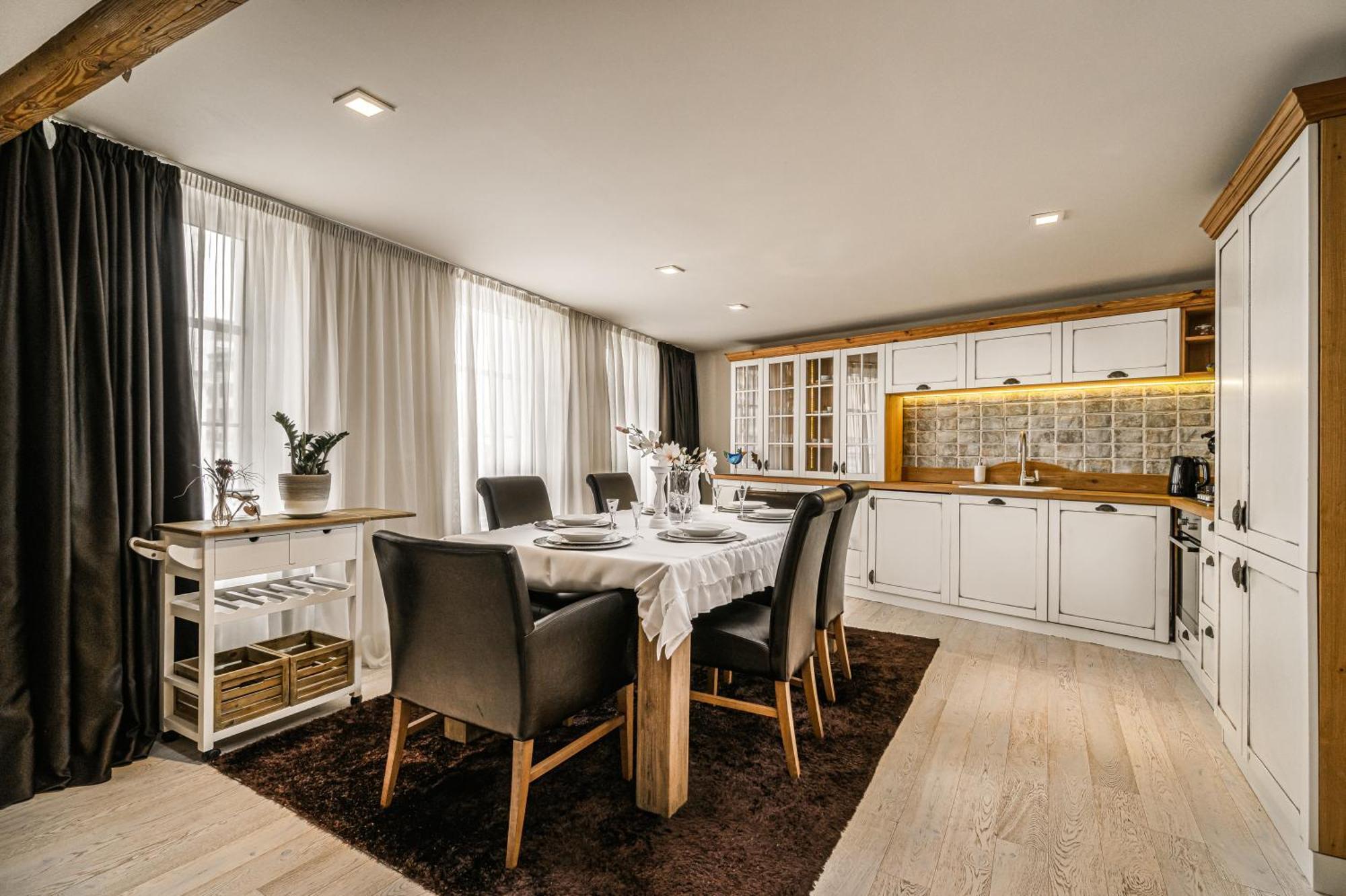 Luxurious And Royal Apartment In The Old Town 布拉迪斯拉发 外观 照片