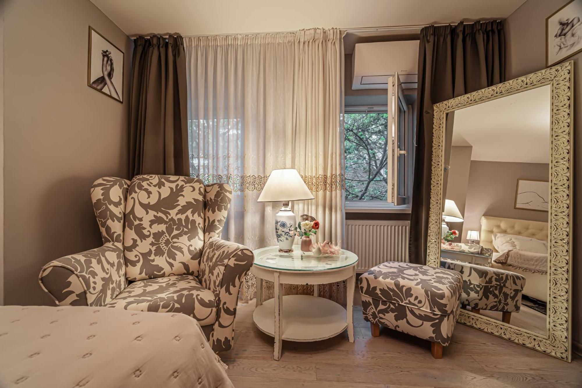 Luxurious And Royal Apartment In The Old Town 布拉迪斯拉发 外观 照片